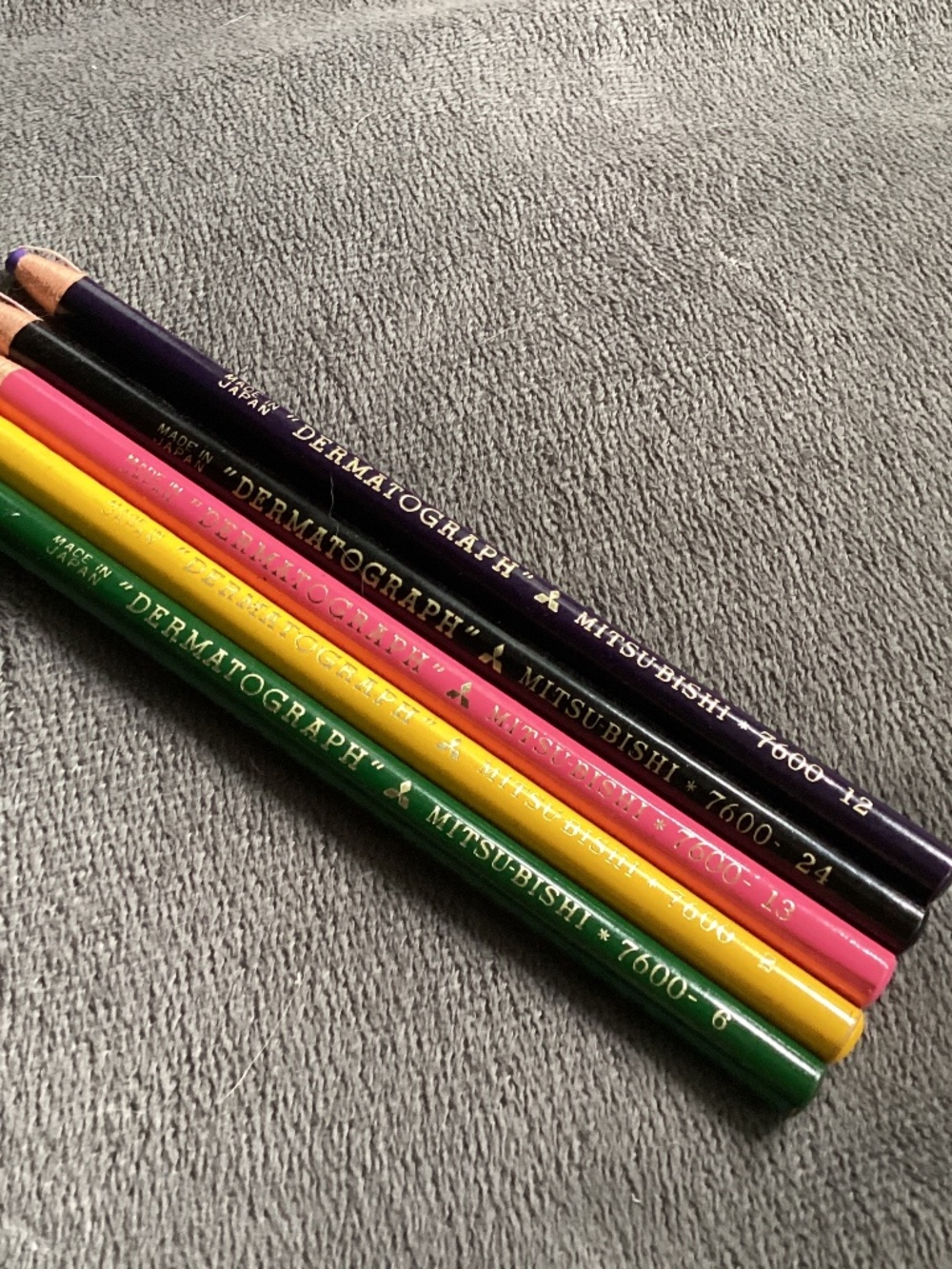 SET OF FIVE DERMATOGRAPH MITSUBISHI MADE IN JAPAN PENCILS